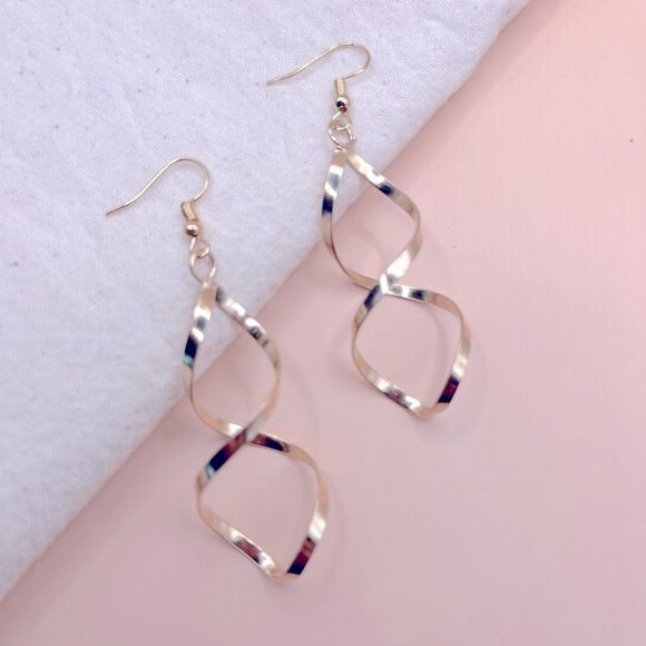 5/$25 GOLD TWISTED DANGLES - Picture 2 of 5